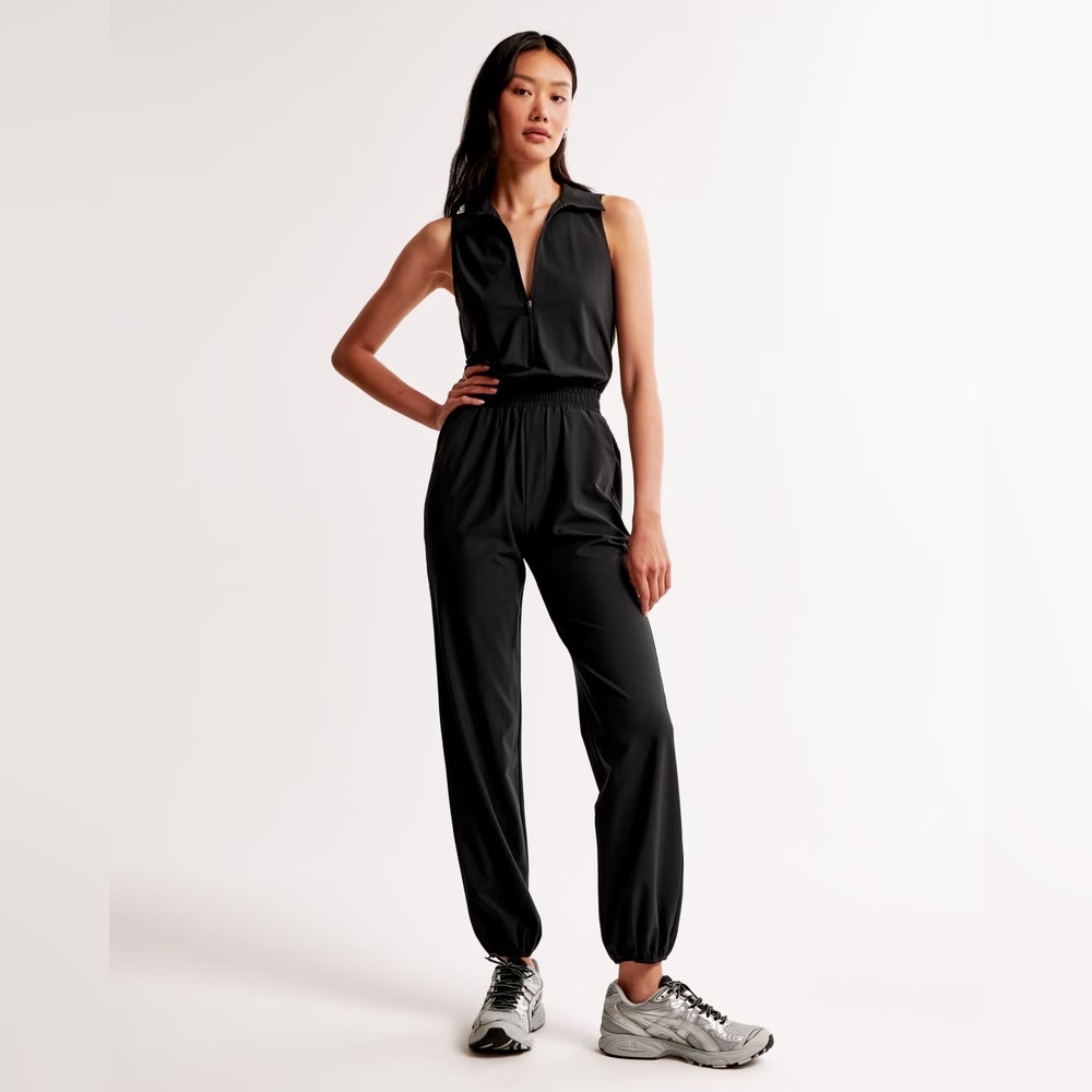 Abercrombie Traveler Zip-Up Jumpsuit. Black. Size Medium.
